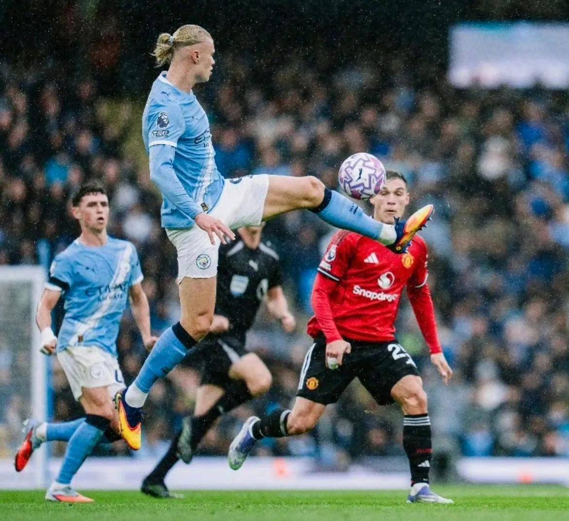 曼联季后赛爆冷上海申花,哈登砍下12记关键球,全场沸腾的简单介绍 曼联季后赛爆冷上海申花,哈登砍下12记关键球,全场沸腾的简单介绍